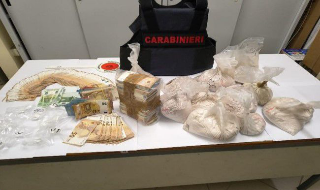 Montesilvano - Trovata con 9 chili di eroina e 58mila euro in contanti, arrestata